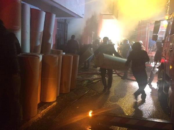 Ataşehir'de Koli İmalathanesinde Yangın Çıktı 23256