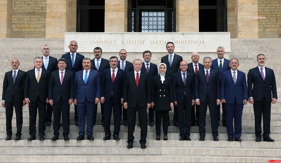 ERDOĞAN, YENİ KABİNE ÜYELERİ İLE BİRLİKTE ANITKABİR’İ ZİYARET ETTİ 3e29c036-0566-4a51-8fea-7312edf14072-w