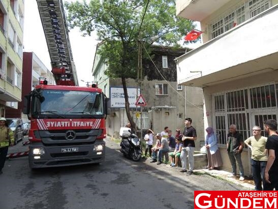 BARBAROS MAHALLESİ BARBAROS CADDESİ'NDEKİ 5 KATLI BİR BİNANIN ELEKTRİK PANOSUNDA HENÜZ BELİRLENEMEYEN NEDENLE YANGIN ÇIKTI 648d8f14eb10bb0ab8f5237e
