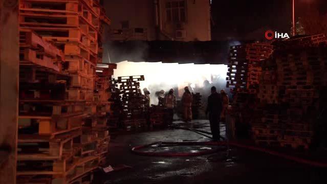 Ataşehir'de Kereste Fabrikasında Yangın atasehir-de-kereste-fabrikasinda-isciler-isin-12508125_osd