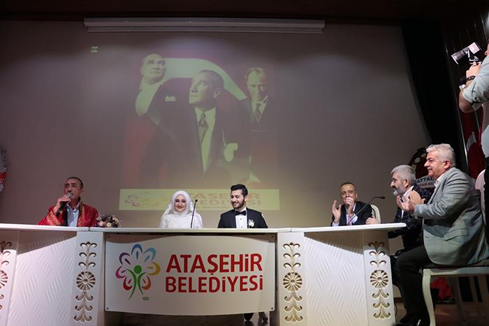 Battal İlgezdi Paylaştıkça Çoğalan Tek Şey Olan Sevgiye Şahitlik Yaptı az5