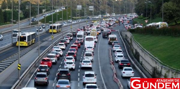 TOPLU TAŞIMADAKİ YOĞUNLUK AZALTILIYOR istanbul-da-kademeli-mesai-basladi-13630567_o