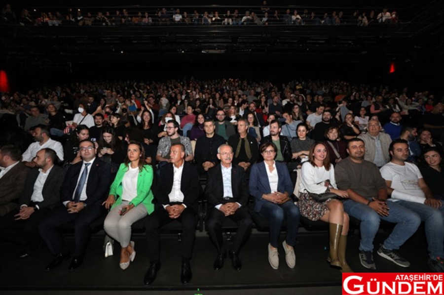 KILIÇDAROĞLU ATAŞEHİR'DE "ZENGİN MUTFAĞI" OYUNUNU İZLEDİ kilicdaroglu-sener-sen-in-basrolunu-oynadigi-zengin-mutfagi-oyununu-izledi-1080949-1