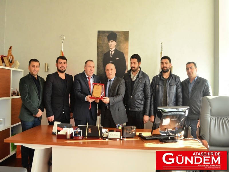 TÜRKKEŞLİK KÖYÜ DERNEĞİ'NDEN BAŞKANA PLAKET dsc_0186