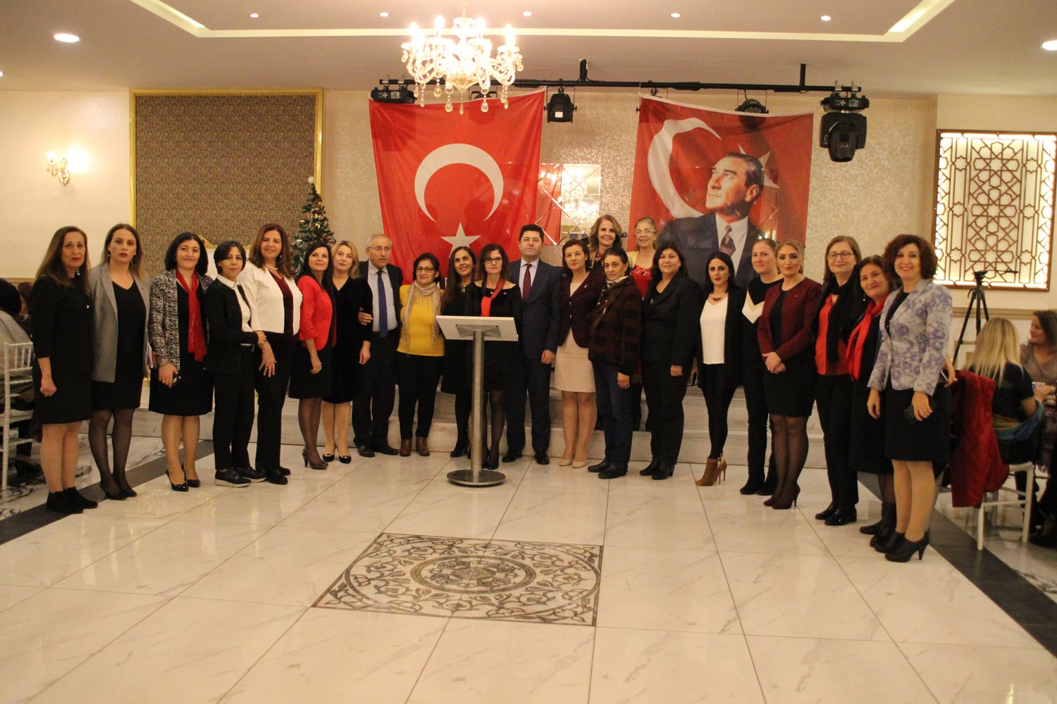 ATAŞEHİR’İN GELECEĞİNE UMUT OLAN CHP'Lİ KADINLAR IMG_2785